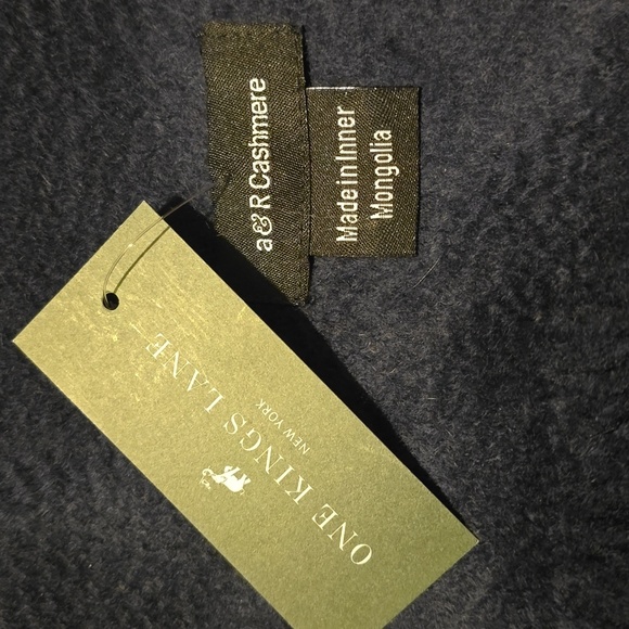 ONE KINGS LANE Solid Cashmere Throw, Navy, Retail Price $295.00US - Picture 3 of 7